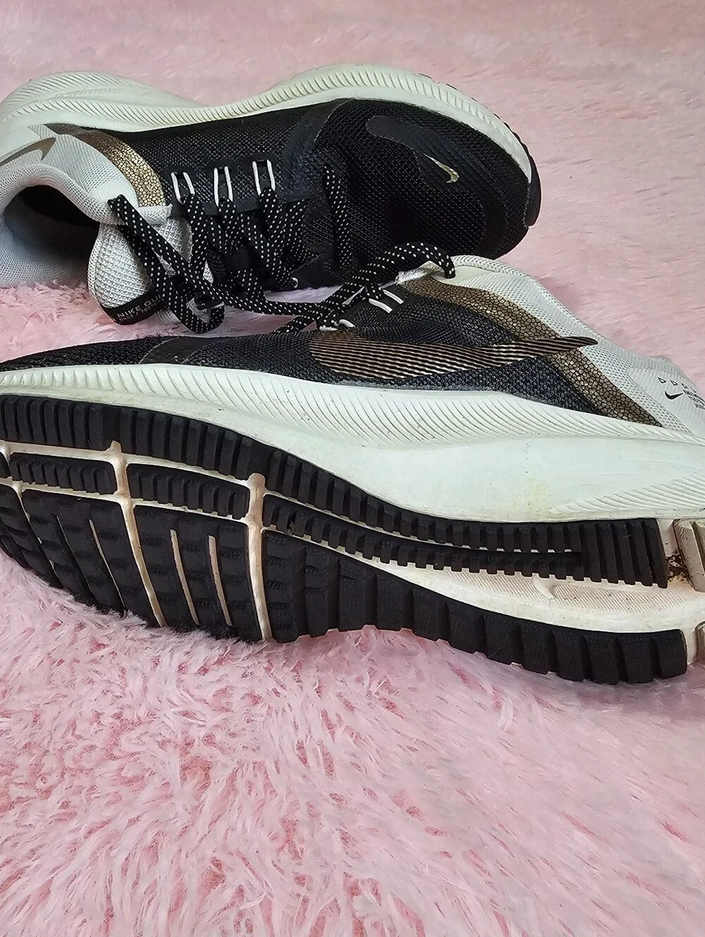 Sz7 Women Nike Quest 4 Premium Running Shoes Black Metallic Copper Coin Sneakers